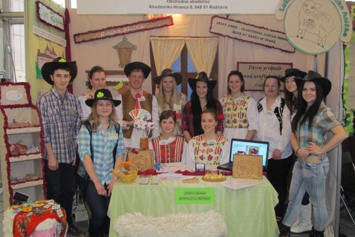 Ilustračný obrázok k článku Žiaci z Obchodnej akadémie opäť uspeli: Dokázali sa presadiť medzi 140 firmami