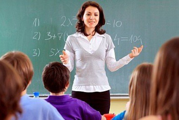 Ilustračný obrázok k článku Učitelia dnes majú sviatok: Potácajú na chvoste spoločnosti, tvrdí prorektor