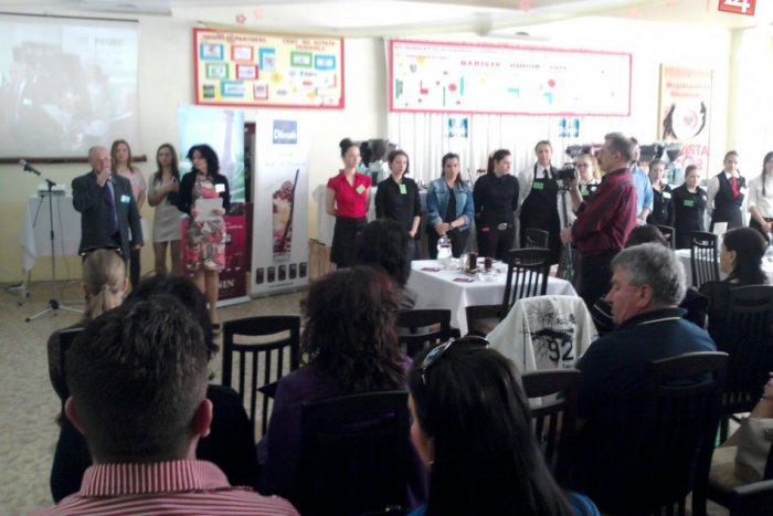 Ilustračný obrázok k článku Rozvoniavala káva, pripravovali sa čaje: Na súťaži Barista Junior 2014