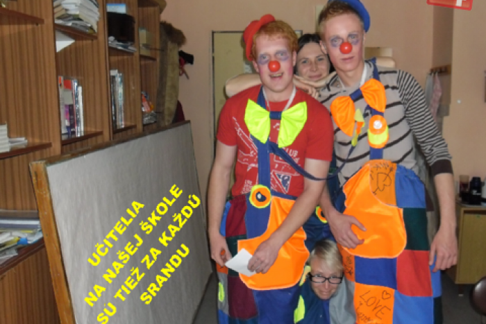 Ilustračný obrázok k článku Deň bláznov v Revúcej: Na Strednej odbornej škole zažili naozaj nevšedný deň :)