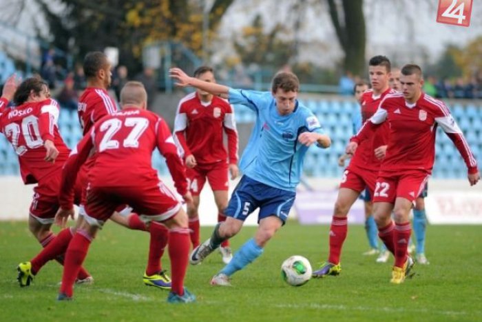 Ilustračný obrázok k článku Duklisti cestovali za súperom do Moraviec: Pod Urpín sa bez bodu nevrátili