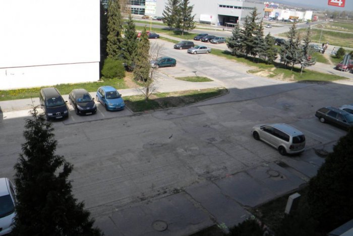 Ilustračný obrázok k článku Západniari o skoršej rekonštrukcii Nográdyho ulice: Konečne, nevieme sa dočkať!