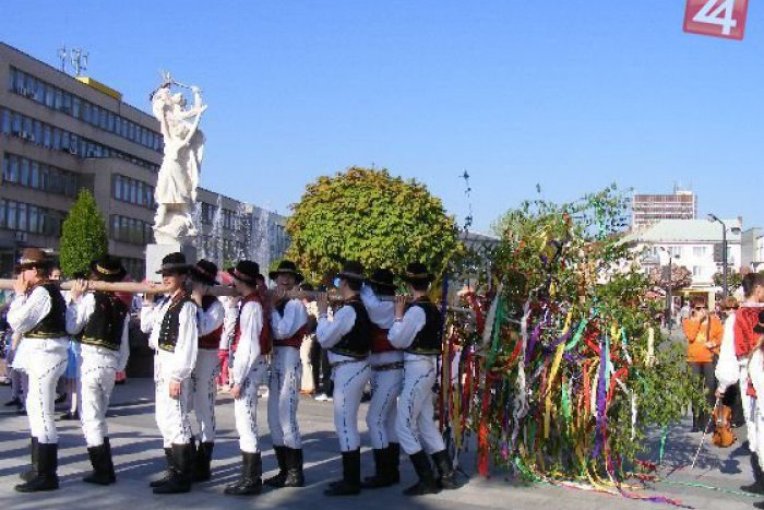 Ilustračný obrázok k článku PROGRAM Jarných trhov: Michalovčania, vyberajte akcie, na ktorých nebudete chýbať