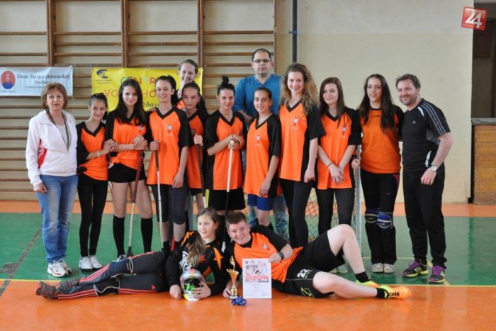 Ilustračný obrázok k článku Obvodné kolo vo florbale dievčat: Víťazstvo si vybojovali baby zo Zlatej