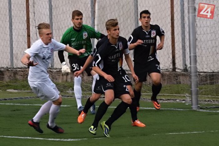 Ilustračný obrázok k článku Víkendový futbal mladých: Mladších dorastencov skosila choroba, žiačky hrali v Poľsku