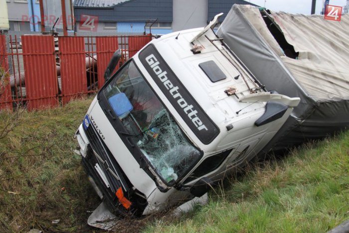 Ilustračný obrázok k článku OBRAZOM: Nehoda na svetelnej križovatke v Poprade