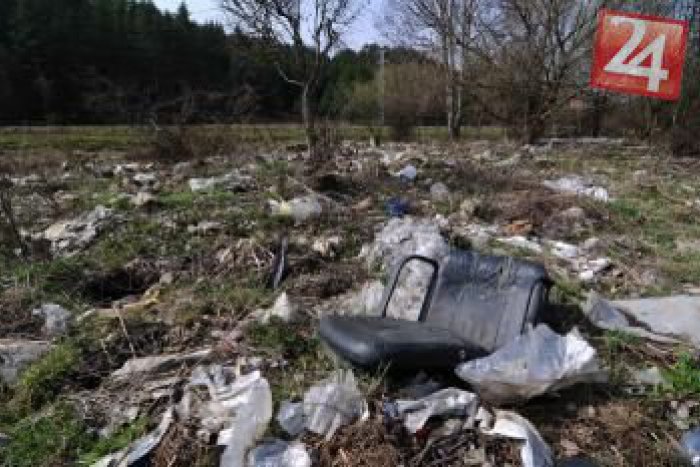 Ilustračný obrázok k článku 79-ročnú skládku pri cyklochodníku údajne založila spoločnosť Baťa. Svit chce rokovať s jej pôvodcom