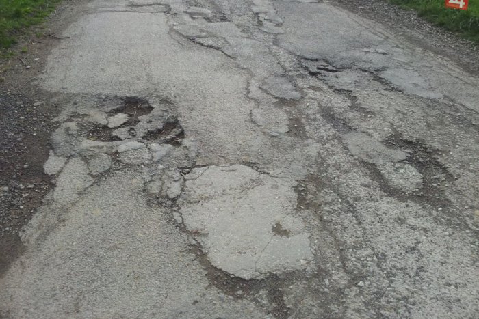 Ilustračný obrázok k článku Cestu Tále - Srdiečko čaká nový koberec. Kraj vyčlenil ďalšie státisíce eur