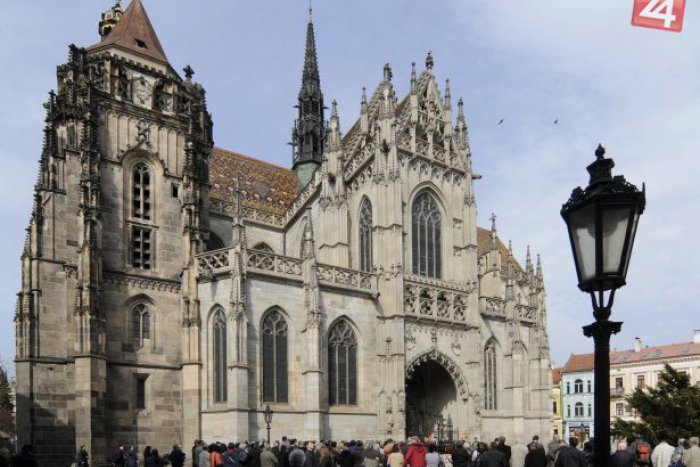 Ilustračný obrázok k článku Dóm svätej Alžbety sa opäť rozžiari: Tentokrát ho zahalia purpurové svetlá, pozrite prečo