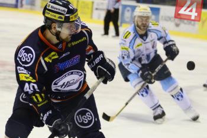 Ilustračný obrázok k článku Oceliarov úvod zaskočil: Včera začali duel gólom a dnes vylúčením