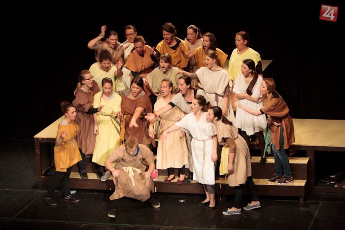 Ilustračný obrázok k článku Dojímavý muzikál v Poprade: Na diele sa spojili mladí z piatich cirkví, piesne rozplakali aj autora