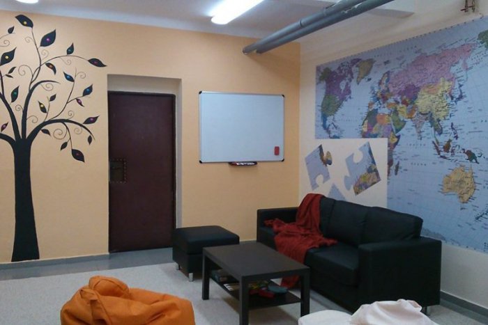 Ilustračný obrázok k článku Gymnazisti premenili tmavú triedu na modernú študovňu