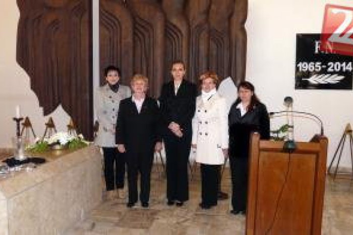 Ilustračný obrázok k článku Kolektív z Revúcej bodoval v naozaj neobvyklej súťaži: Predviedli sme najlepší smútočný obrad!