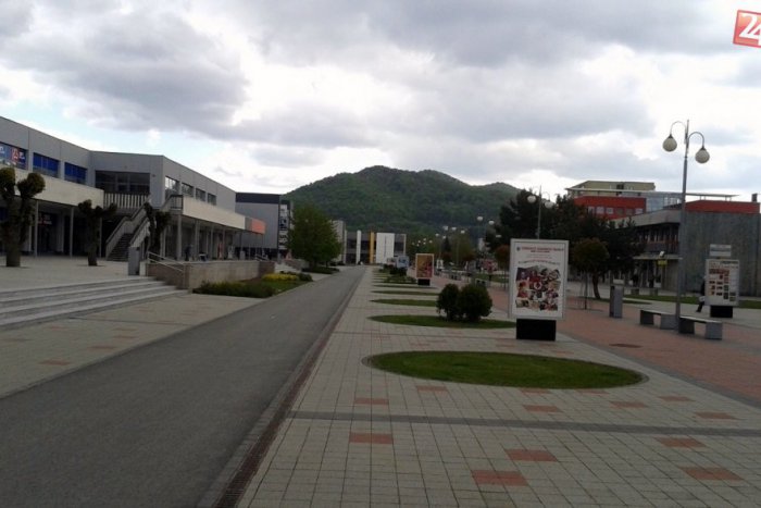 Ilustračný obrázok k článku Vandalizmus na južnom námestí v Humennom: Obeťami sa stali reklamné tabule! FOTO