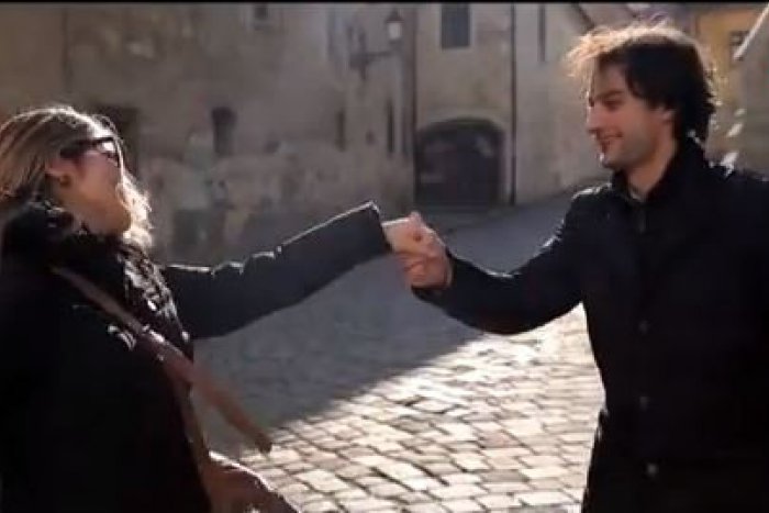 Ilustračný obrázok k článku Šťastné video sa točilo už aj v Košiciach: Svoje tanečné kreácie ukážu známi Košičania i náhodní okoloidúci