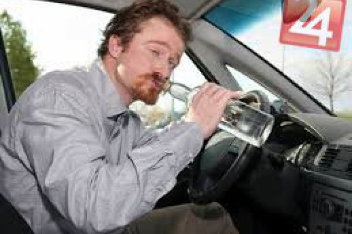 Ilustračný obrázok k článku Cez sviatky POZOR aj na alkohol za volantom! Budú nás kontrolovať policajti