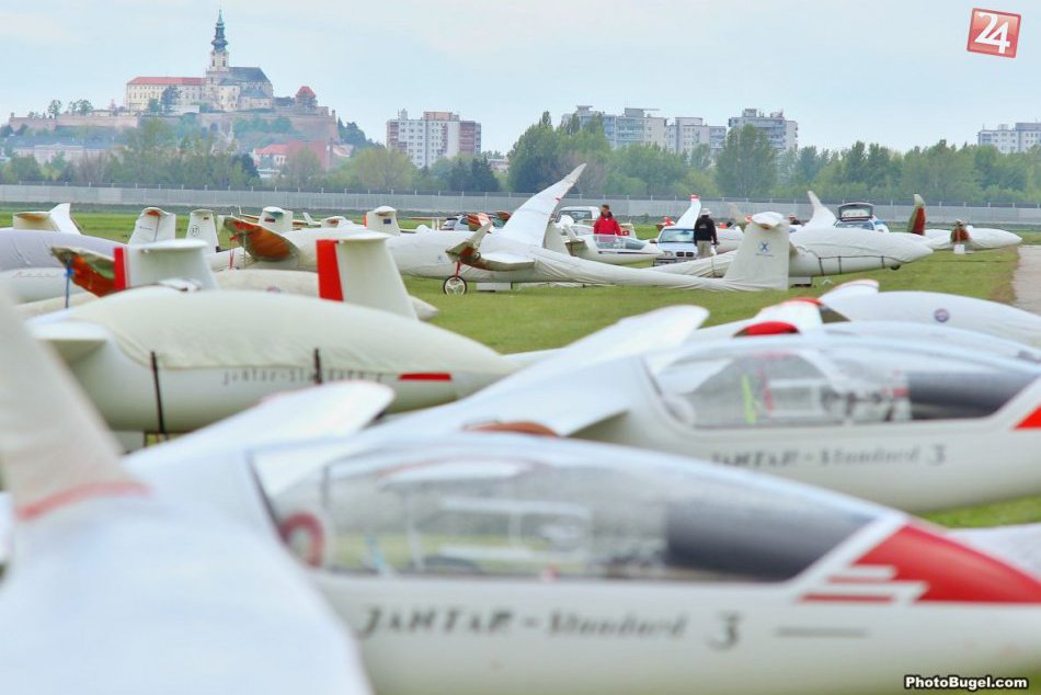 Ilustračný obrázok k článku Medzinárodná súťaž v lietaní opäť pod Zoborom: V Nitre sa stretne 164 pilotov