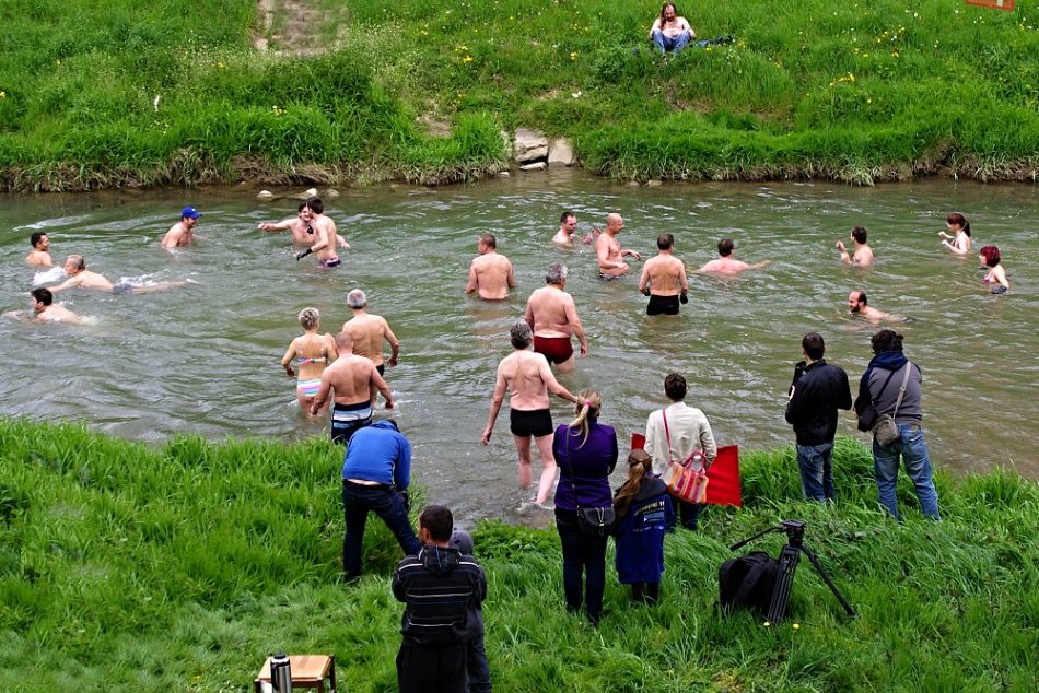 Ilustračný obrázok k článku Veľkonočné kúpanie v Laborci na archívnych FOTKÁCH