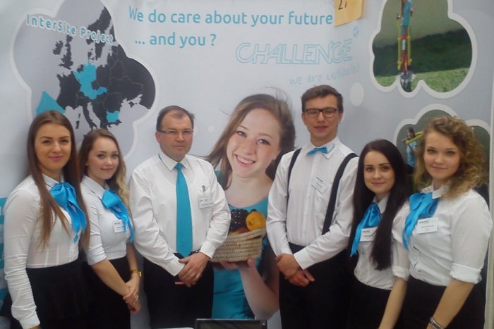 Ilustračný obrázok k článku Gymnazisti z Tisovca bodovali so svojou spoločnosťou: Zažili úspech, ktorý ich dohnal k slzám