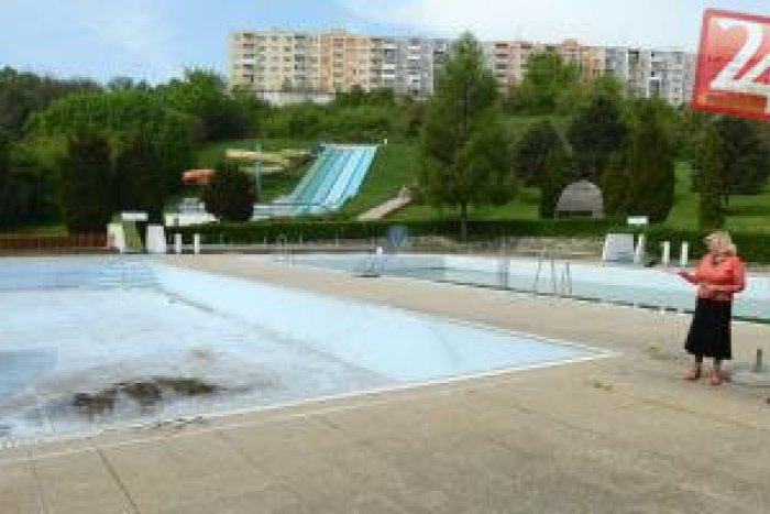 Ilustračný obrázok k článku Investícia za približne 100 000  €: Rekonštruujú kúpalisko s jediným toboganom v Košiciach