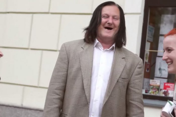 Ilustračný obrázok k článku Pikošky z nakrúcania Happy videa pod Urpínom: Bystrický Elvis chcel za tanček 200 eur!