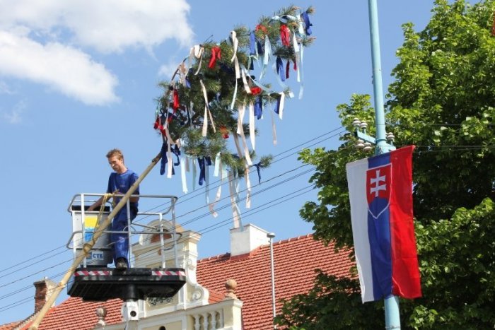 Ilustračný obrázok k článku Najväčšie sídlisko ožije tradíciami: Na Klokočine sa bude stavať máj