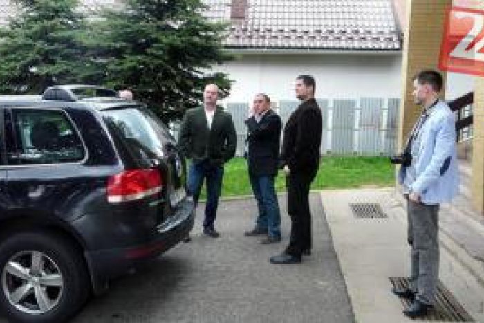 Ilustračný obrázok k článku Starosta sa objavil v tlačovine Bystrický kraj: Od spájania s Kotlebom sa dištancuje