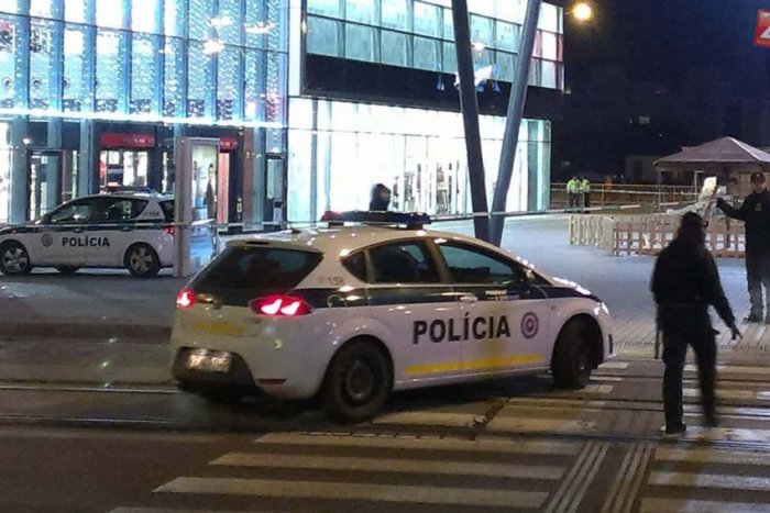 Ilustračný obrázok k článku Aj toto sa deje v Spišskej: Pozrite, čo spáchal mladík (20) na streche obchodného centra