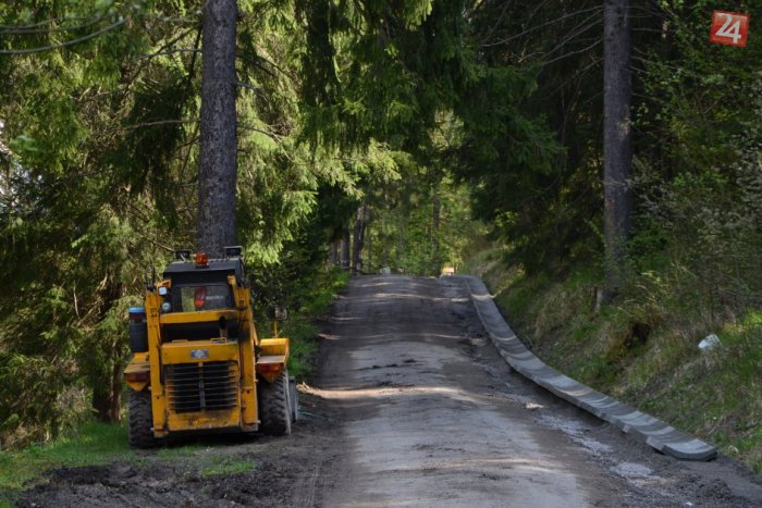 Ilustračný obrázok k článku V lete sa dostanete autom do Hrabova aj cez Kalváriu