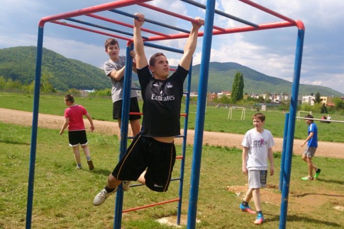 Ilustračný obrázok k článku VIDEO: Zostrih z workoutovej dráhy na základnej škole akademika Jura Hronca