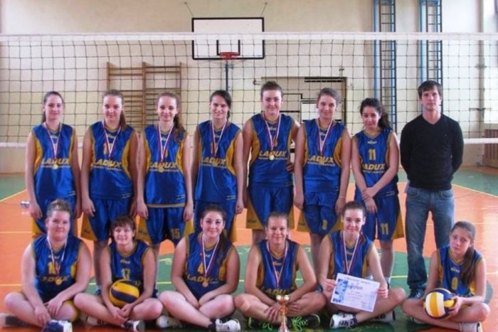 Ilustračný obrázok k článku Obvodné kolo vo volejbale: Prvenstvo si vybojovali dievčatá zo základnej školy akademika Jura Hronca