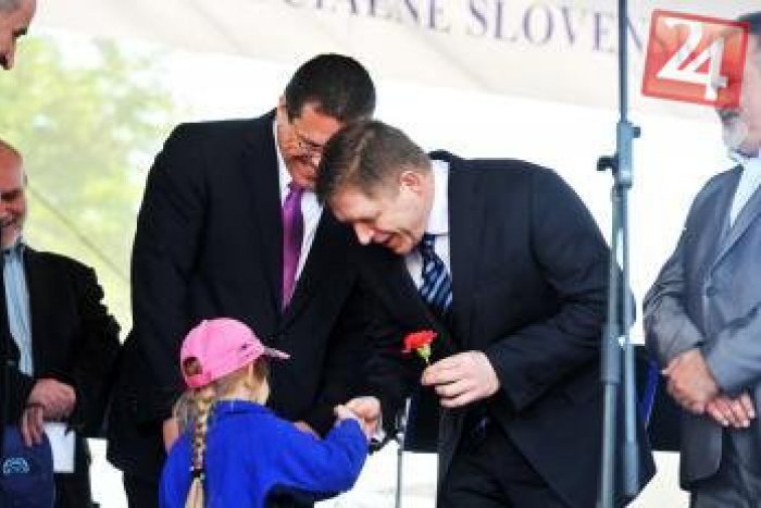 Ilustračný obrázok k článku Fico zavítal do Žiliny: Pozrite sa, čo náš premiér na prvomájových oslavách sľúbil