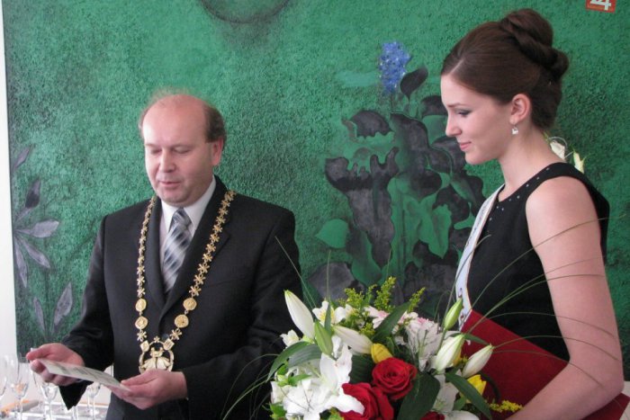 Ilustračný obrázok k článku Detva je na ňu právom hrdá: Novopečenú Miss Slovensko Lauru Longauerovú prijal primátor