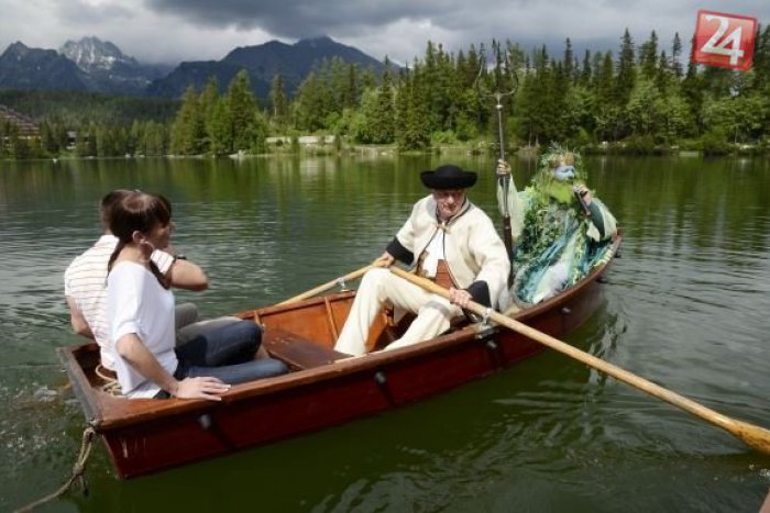 Ilustračný obrázok k článku Na Štrbskom Plese sa začala sezóna člnkovania. Tento víkend si tiež môžete užiť Tatranskú májovku