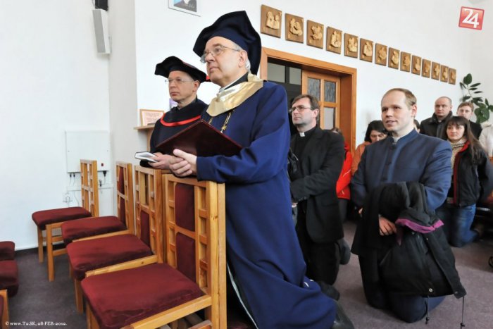 Ilustračný obrázok k článku Rektor KU abdikoval! Jeho funkčné obdobie sa skončí posledného mája