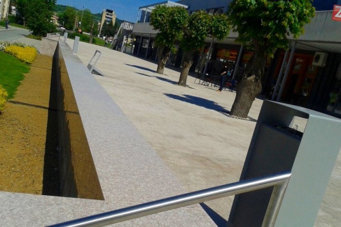 Ilustračný obrázok k článku Obnova priestranstva na južnom námestí za takmer 278-tisíc je na konci, upravia už len zeleň