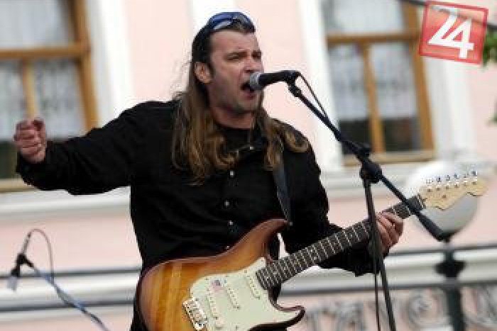 Ilustračný obrázok k článku Známy košický rocker je späť! Braňo Mojsej to rozbalil na internete s novým songom