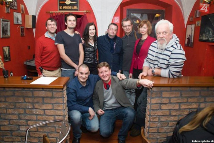 Ilustračný obrázok k článku Spájajú literatúru s hudbou a výtvarnom: Títo ľudia robia kultúru pod Urpínom zadarmo