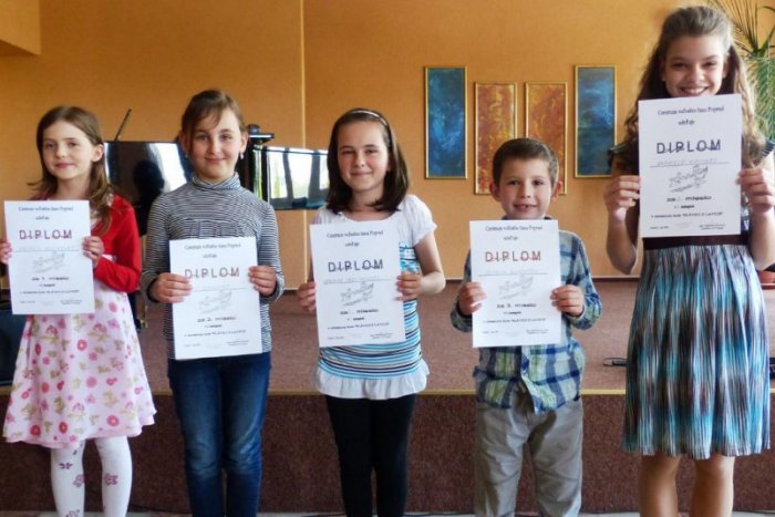 Ilustračný obrázok k článku VIDEO: Slávici z lavice sa stretli na okresnej súťaži, víťazov si môžete vypočuť aj vy