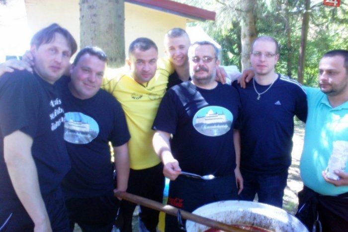 Ilustračný obrázok k článku OBRAZOM: Veľkolepý majáles zatriasol Krasnohorským Podhradím