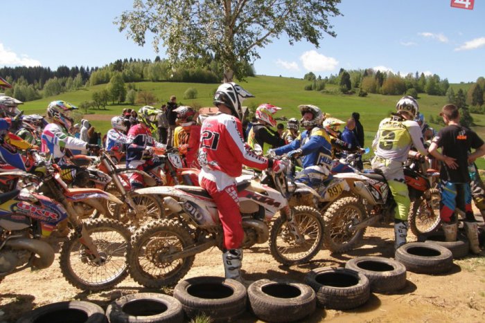 Ilustračný obrázok k článku Endurocross na plné otáčky: Takto to motorkárom jazdilo v prvom kole