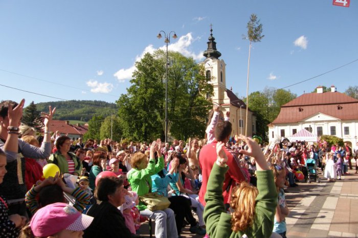 Ilustračný obrázok k článku Oslava Dňa matiek v Brezne: Program, počasie aj atmosféra na jednotku