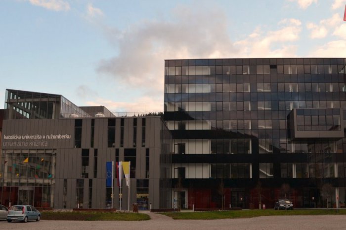 Ilustračný obrázok k článku Absolventi univerzity žiadajú slovenských biskupov o zverejnenie výsledkov kontroly