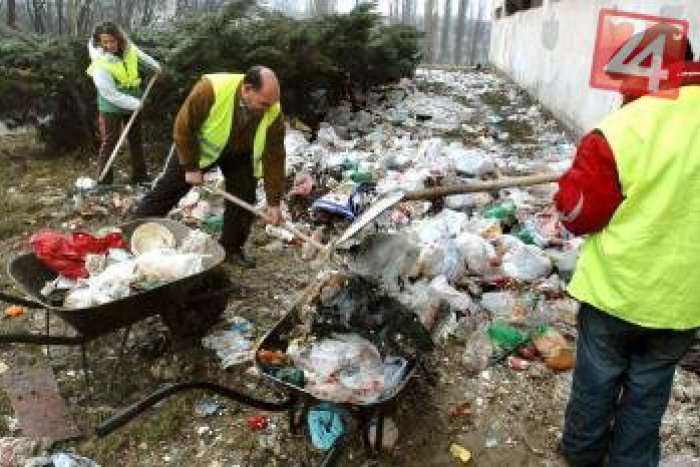 Ilustračný obrázok k článku V meste pracuje 150 poberateľov hmotných dávok: Postupne sa vystriedajú celé stovky