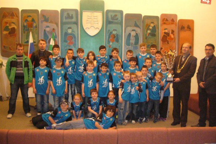 Ilustračný obrázok k článku Pocta pre malých hokejistov: Primátor Detvy poďakoval hráčom za víťazstvo vo Francúzsku