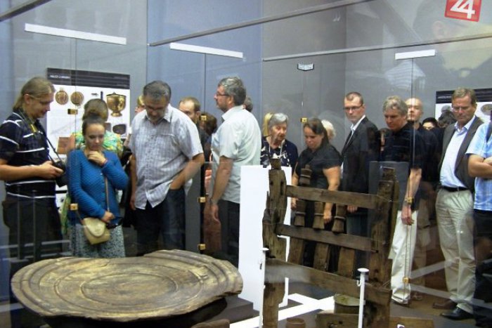 Ilustračný obrázok k článku Noc múzeí a galérií v Podtatranskom múzeu: Replika kniežacieho posmrtného lôžka i Pecha Kucha Night