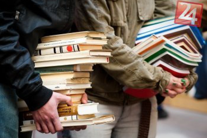 Ilustračný obrázok k článku Literárne osobnosti Brezna oživia mestský park: Pribudne aj miniknižnica zadarmo