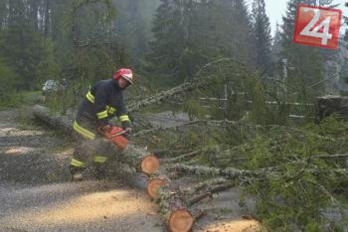 Ilustračný obrázok k článku Dobrá správa pre vodičov: Zbojskú a Breziny sa podarilo sprejazdniť