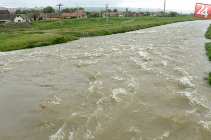 Ilustračný obrázok k článku Levočský potok straší Levočanov: Rozmiestnených bolo vyše tisíc vriec s pieskom