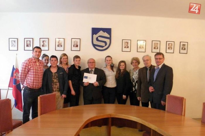 Ilustračný obrázok k článku Mládežnícky parlament vo Svite chystá dobročinnú akciu: Pomôže chudobným rodinám